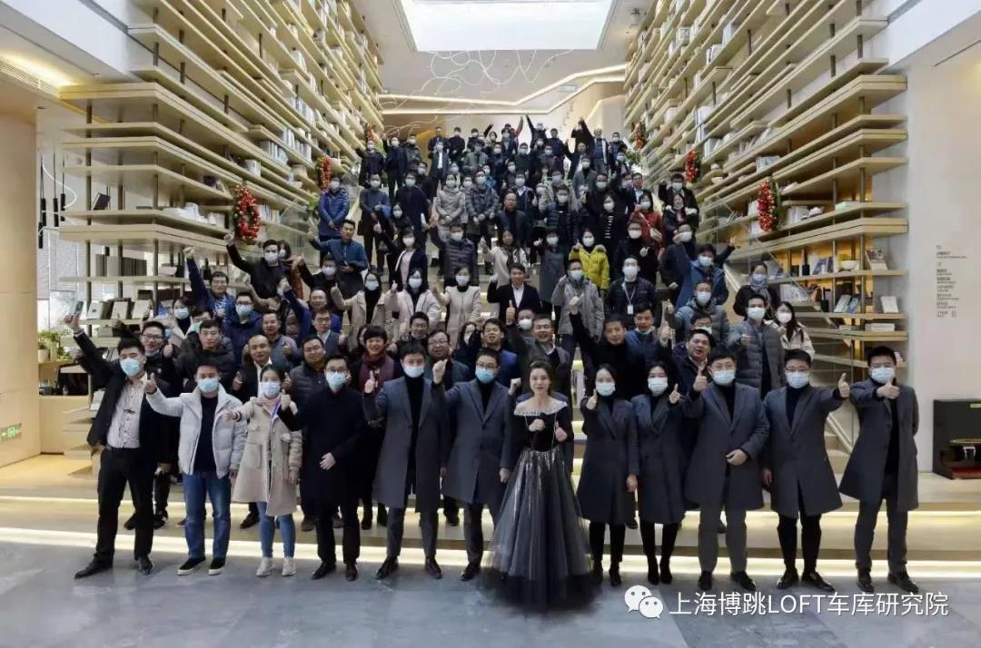 无锡全国一百多人在华侨城汉口道6号参观研讨LOFT专利车库技术！